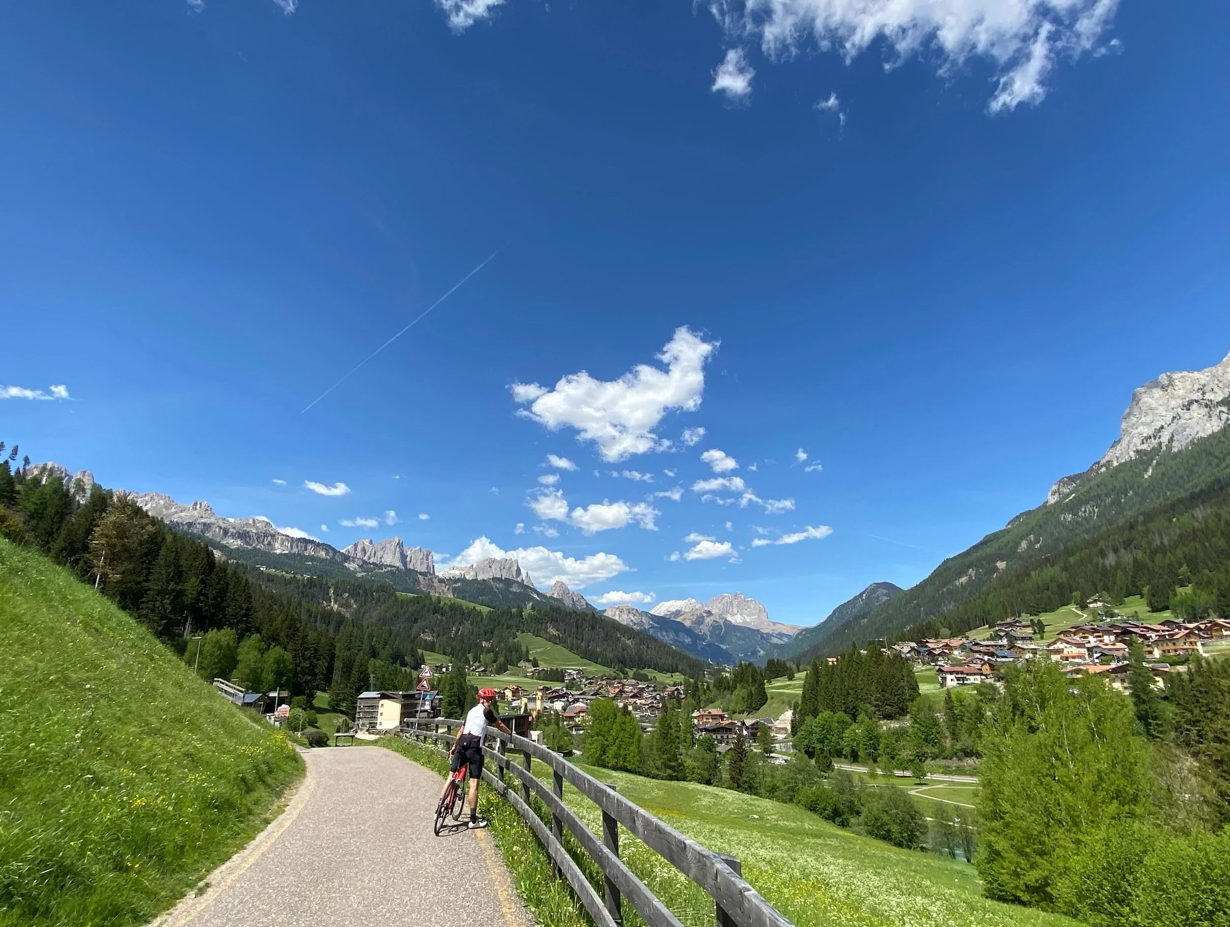 Day 1 Dolomites warm-up ride followed by icy plunge at lodge and superior photography from @rochaaaana 🚲 🇮🇹 🏔️