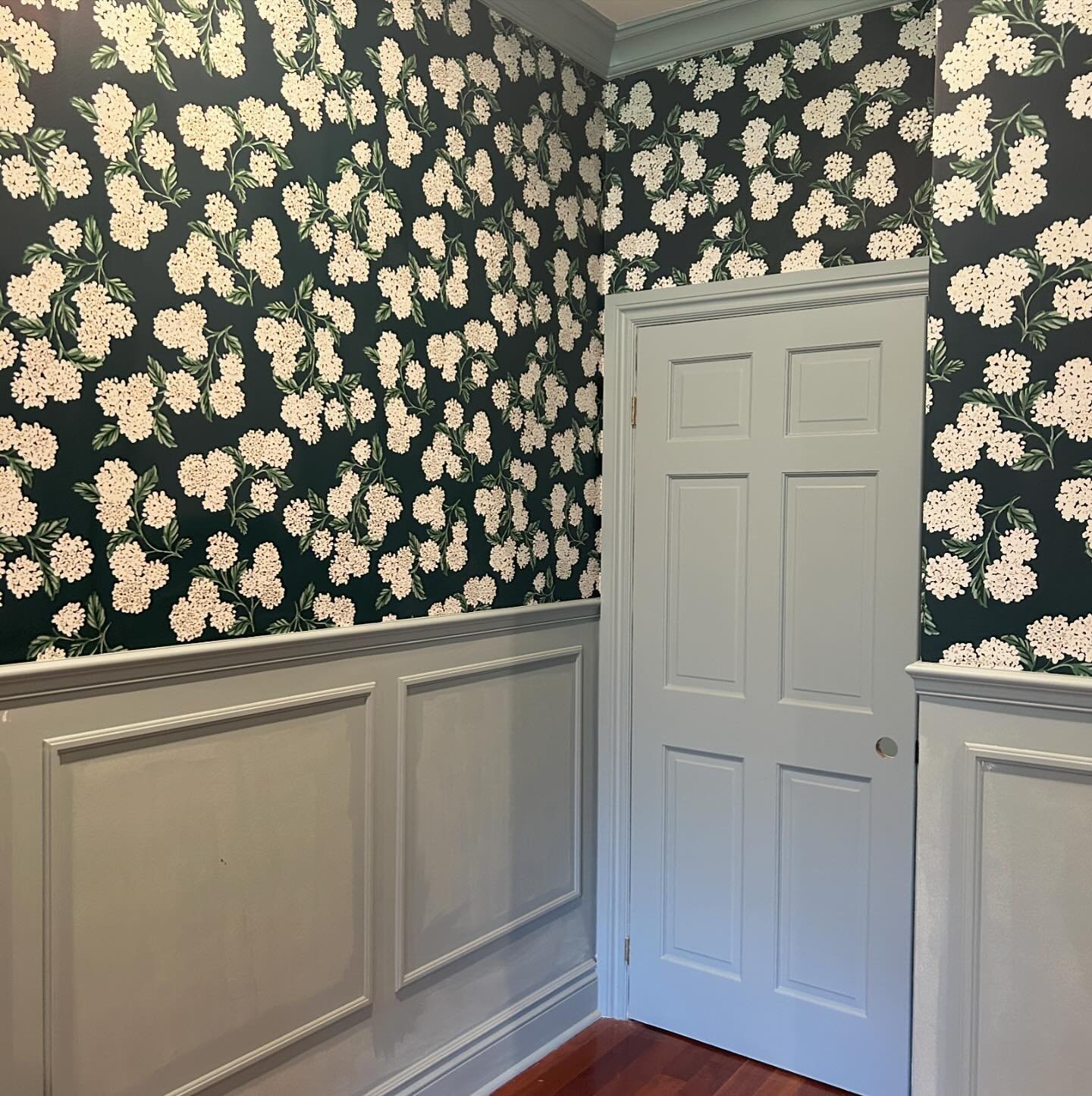 Because this wall molding/paint/wallpaper combo deserves a permanent spot on our feed. #ProjectTerracotta girls bedroom is feeling whimsical and pretty 🪻

Just as we intended in this creative collaboration with @juliadedeckerinteriors 

This wallpap