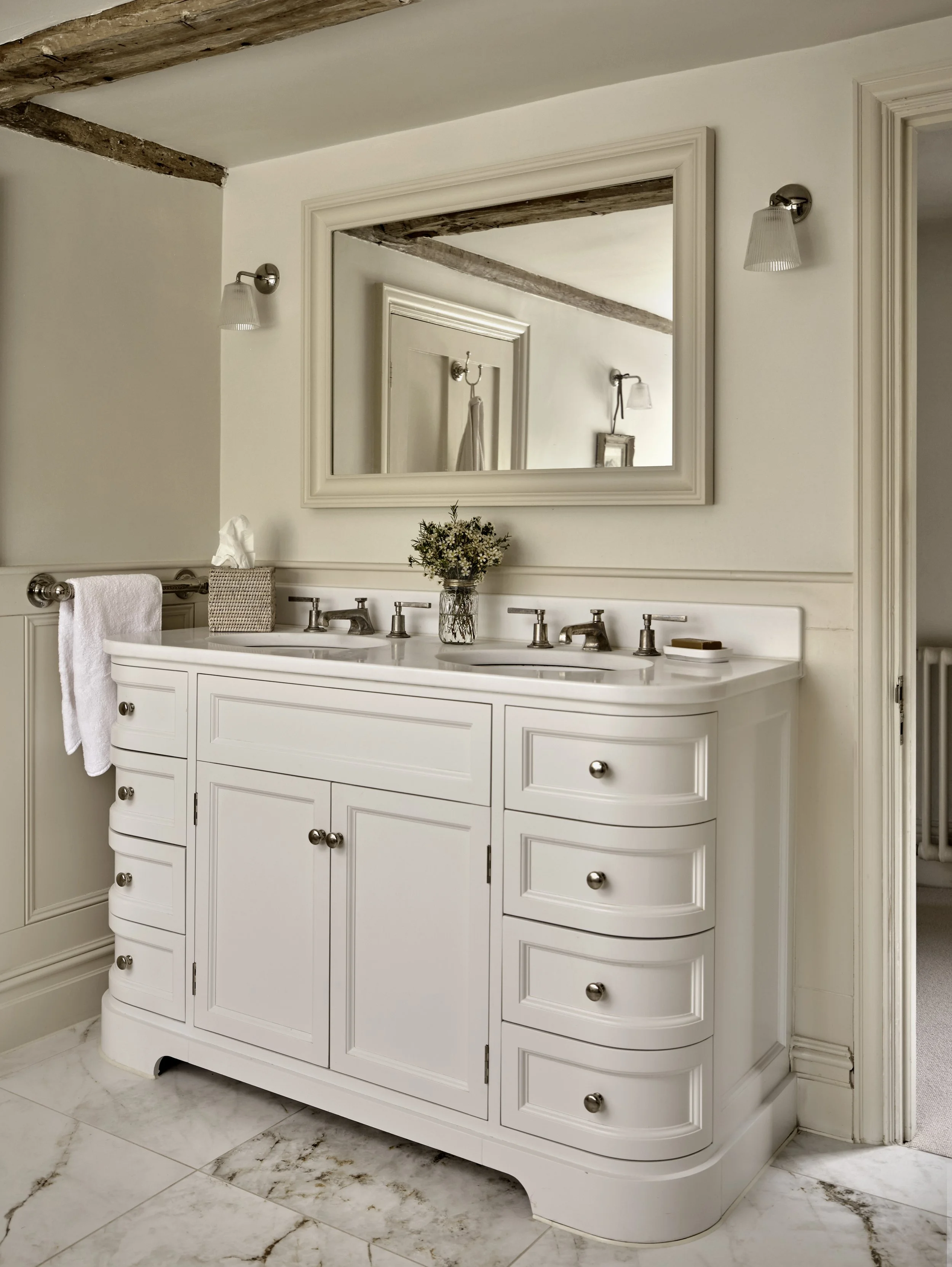 CO_25.11.07_Master bedroom_en suite_02.jpg