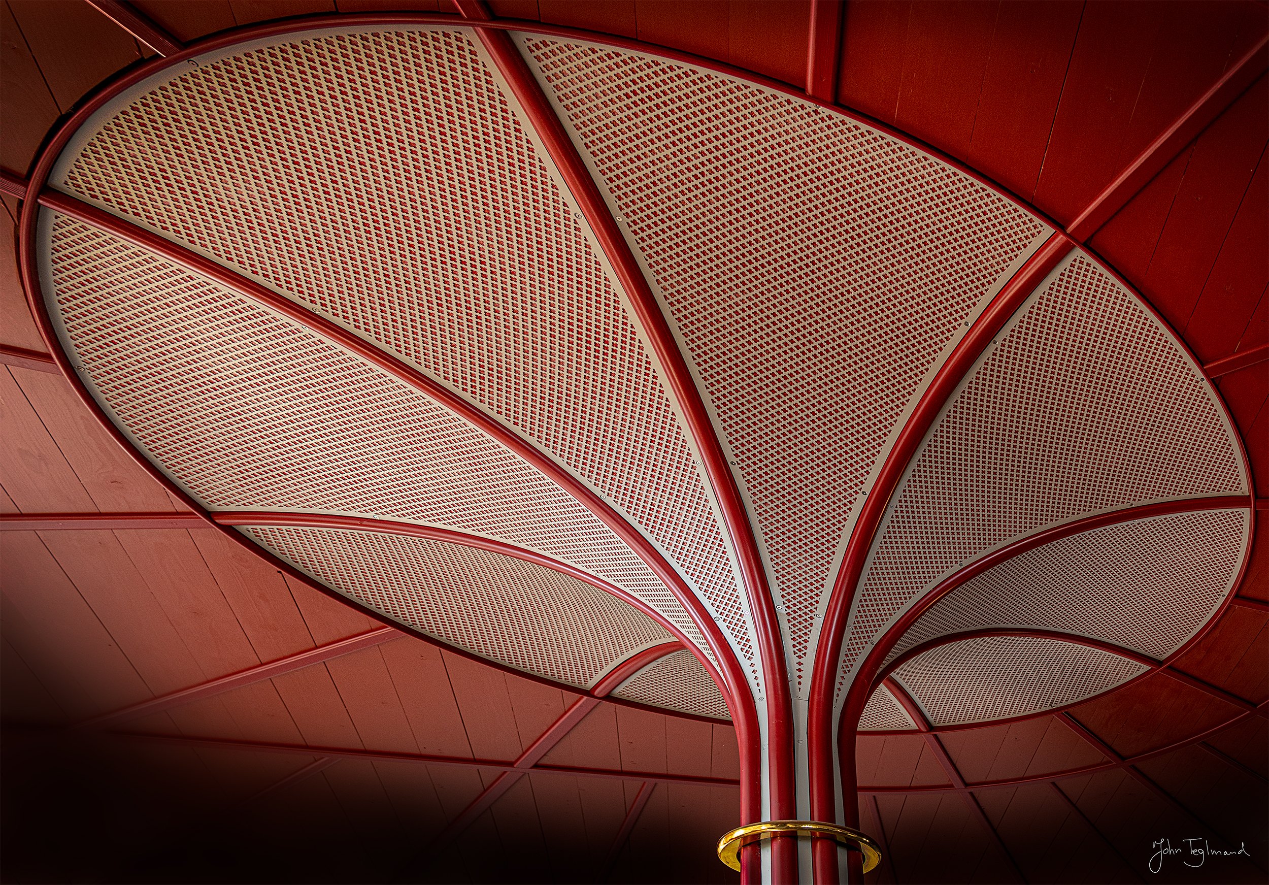 02 - JohnTeglmand - Red oval.jpg