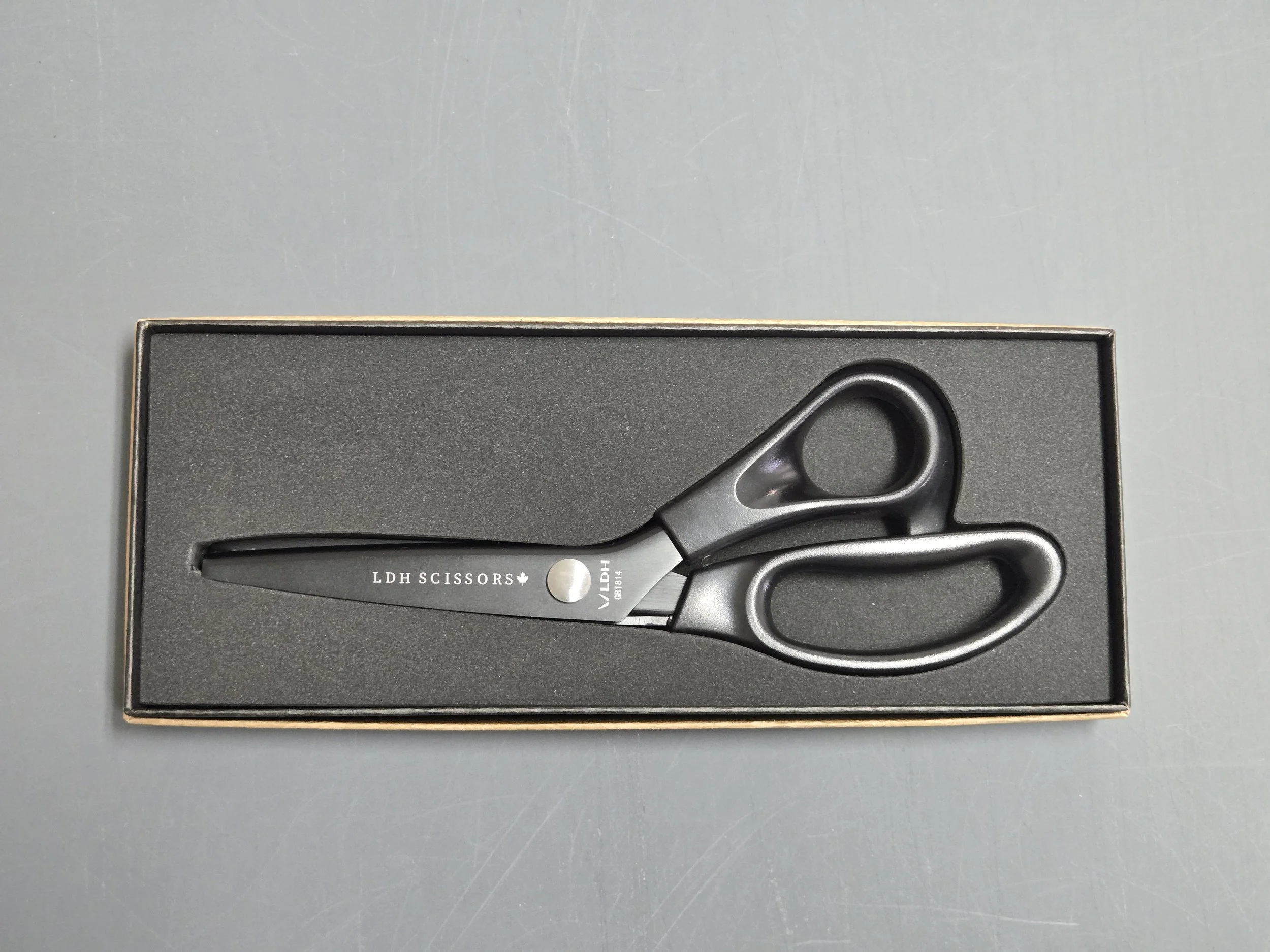 Pinking shears, 9", black