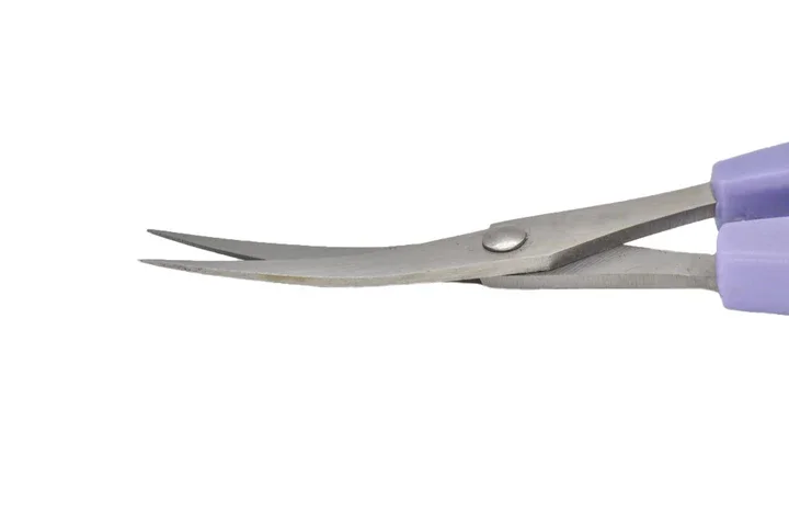 curved-blade-closeup profile.webp