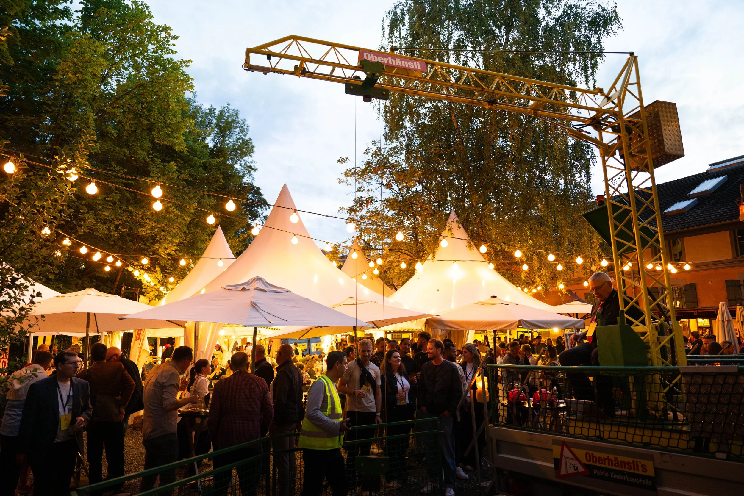 Gipfel-Stürmer_Erlebnisarchitektur_01_NZZone_Audienzz_SummerEndParty2025_AKJ-156.jpg