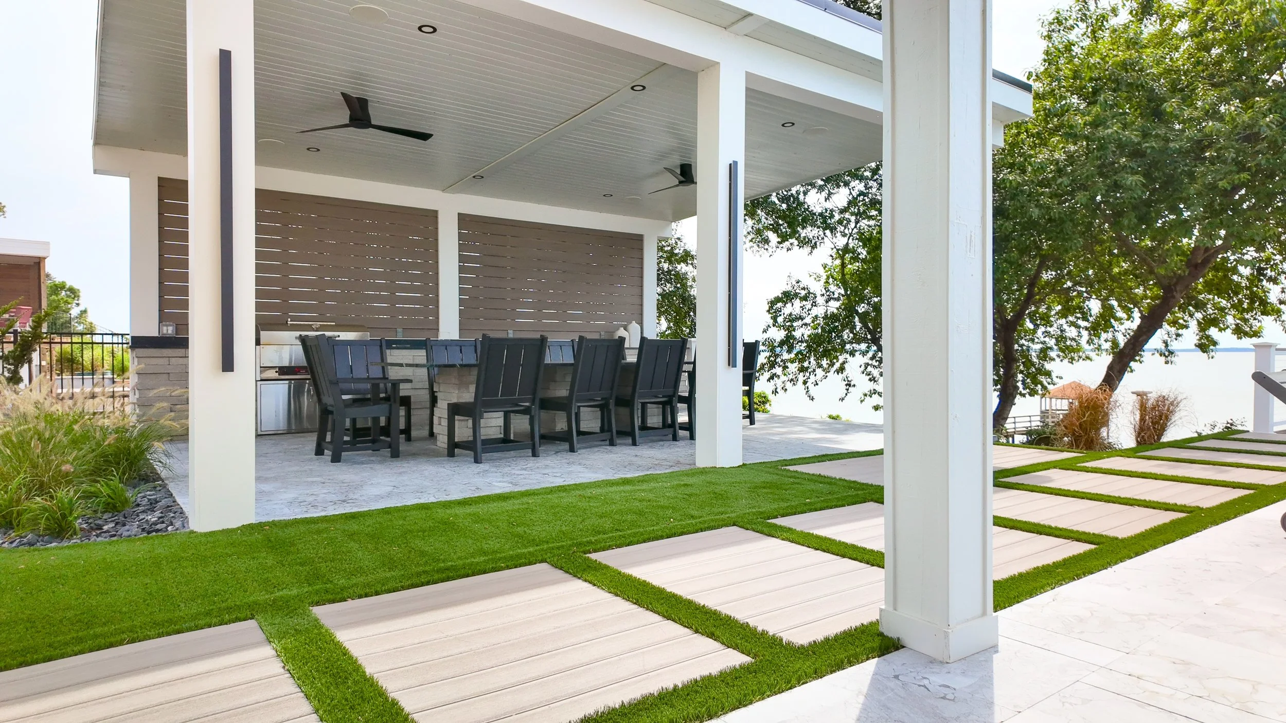 Outdoor Kitchen Contractor in Barco, NC: Coordinating Utilities, Cover and the Space Around the Counter