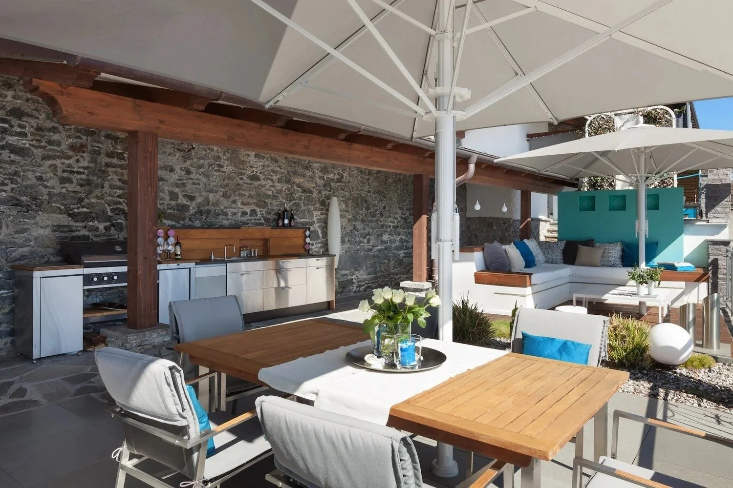 How an Outdoor Kitchen Contractor Designs the Layout Before Choosing a Single Appliance