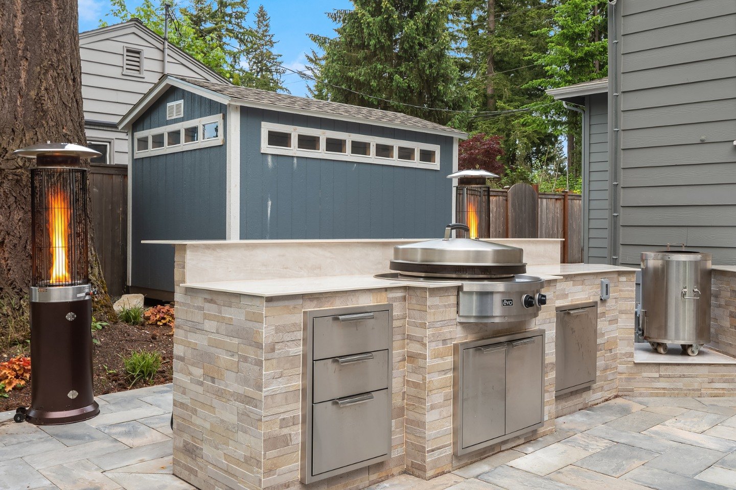 Outdoor kitchen and fire pit in Sammamish, WA