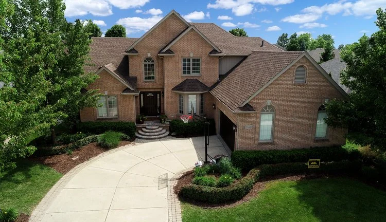 4 Things to Look for When Hiring Landscaping Companies in the Macomb Township, MI, Area