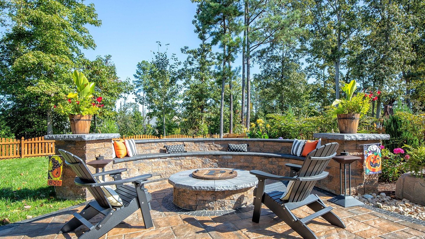 Paver patio with retaining wall in Manakin-Sabot, VA (Copy)