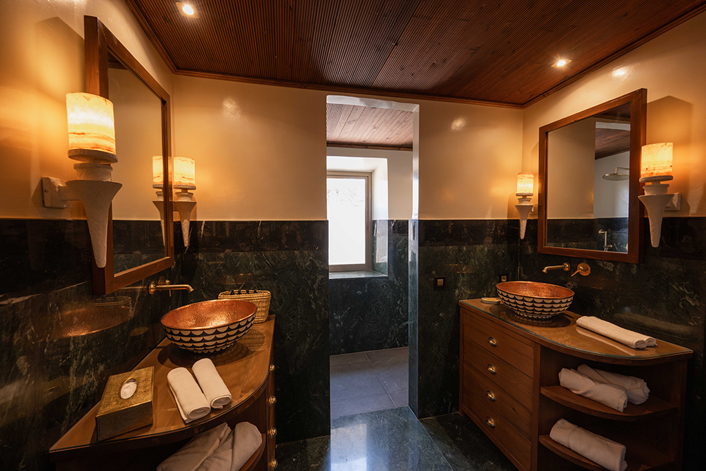 JNANE KARWAN EXPLORER Safari Luxury Suite  (5).png