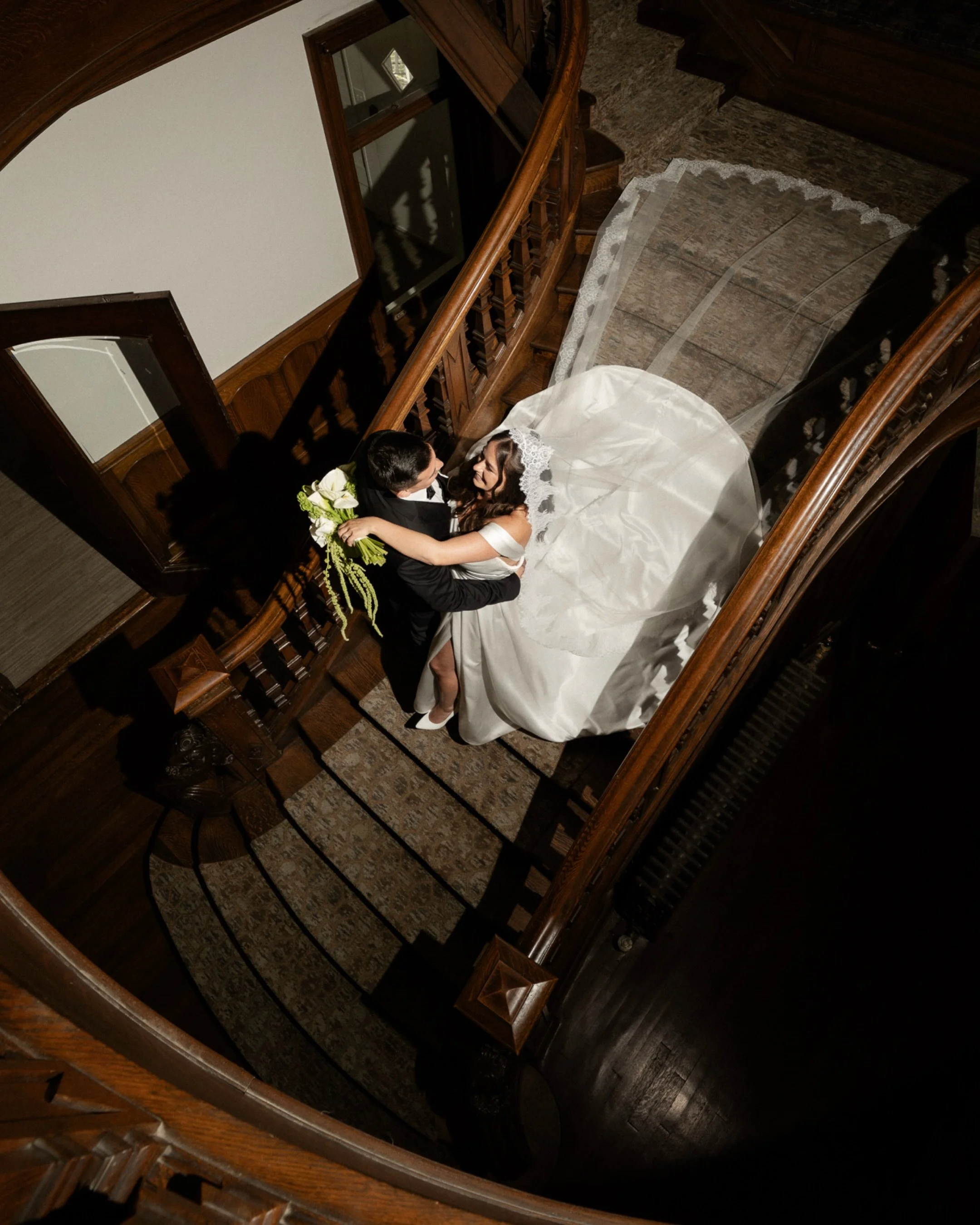 A little sneak peek from Anna-Lisa &amp; Kyle&rsquo;s timeless wedding gallery🥂

What started with a few nervous smiles quickly turned into two people completely lost in their own little world. The way they looked at each other, the quiet whispers o