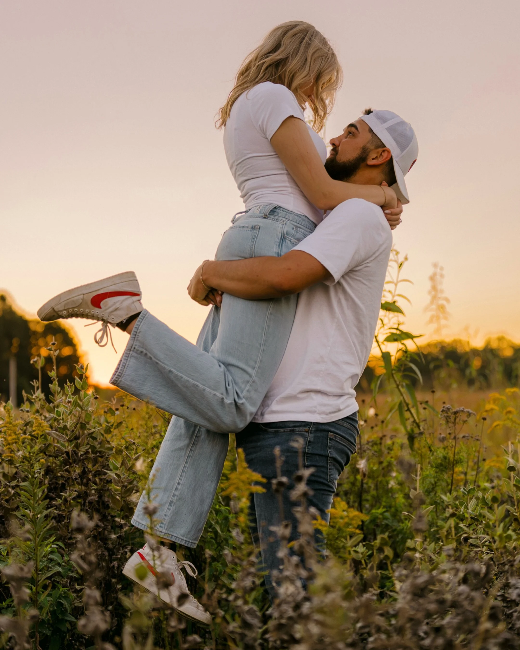 Lauren + Garrett 🤍💍

This engagement session was the perfect mix of sweet, playful, and a little bit chaotic in the BEST way 😂 From running through the field and dancing together to slowing things down for those quiet little moments, these two mad