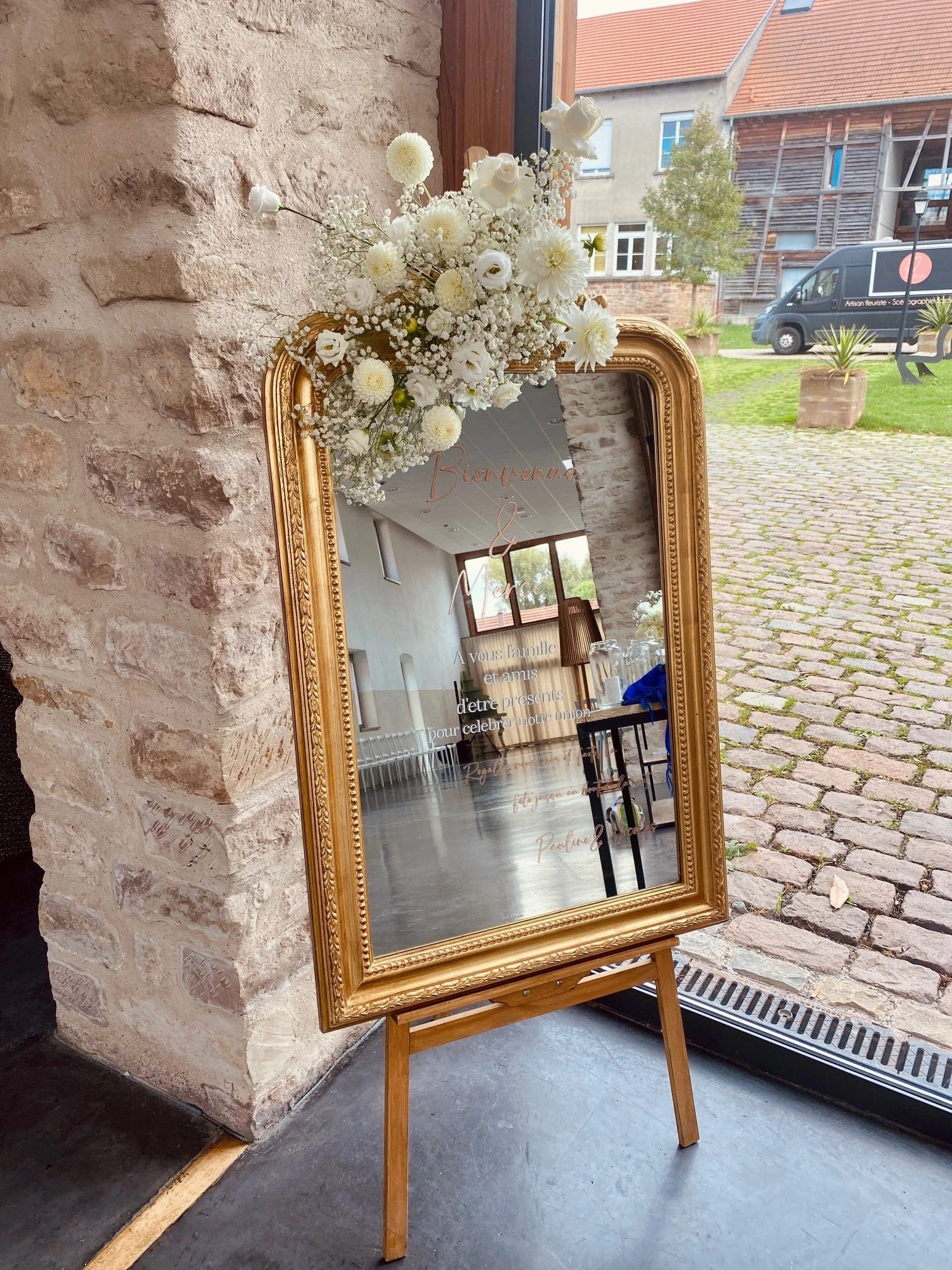 Décor de miroir pour un mariage. Pour et avec Les Prunelles
