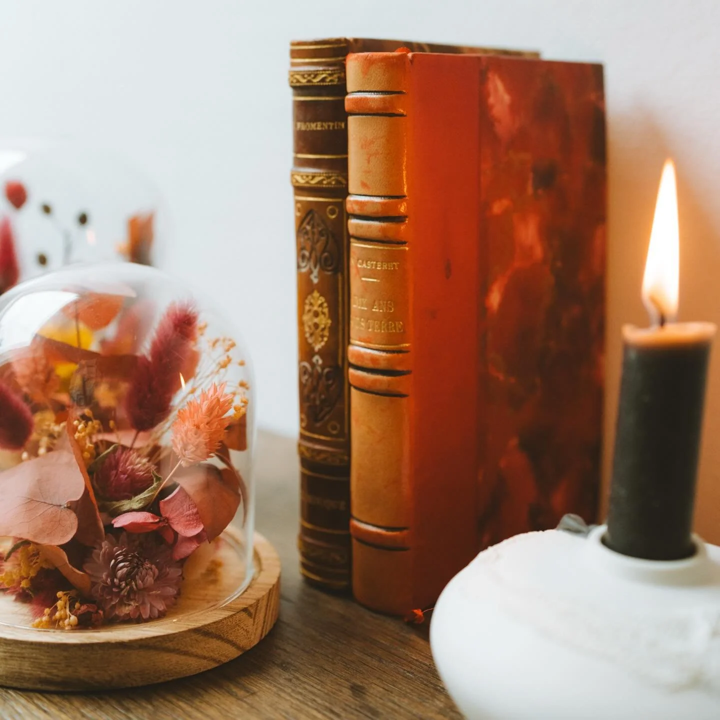 Hiver cosy 😌
&bull;
Je ne sais pas si c&rsquo;est la grisaille ambiante qui m&rsquo;inspire/me d&eacute;prime, mais j&rsquo;ai soudainement eu envie de me replonger dans les magnifiques photos prises l&rsquo;an dernier par @alextarinstudio pour le s