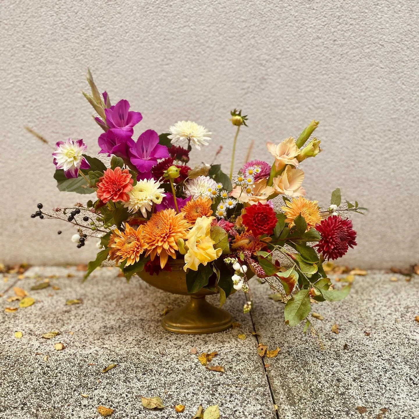 Et tu fais quoi des invendus ? 🤔​
&bull;
Glad you asked! Alors d&eacute;j&agrave; il faut savoir que j&rsquo;en ai tr&egrave;s peu par rapport &agrave; un.e fleuriste boutique, dans la mesure o&ugrave; je travaille principalement sur commande. Evite