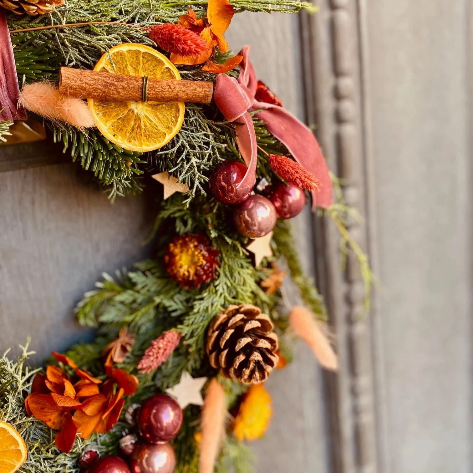 Couronne-noel-fleurie-hiver-2024-ENJOIE-2.jpg