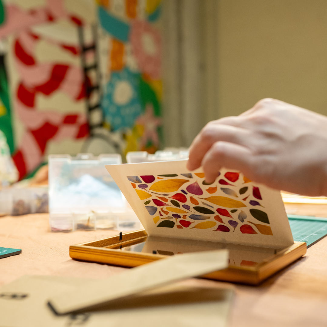 Atelier herbier au café Les Compotes sur Strasbourg (avril 2025)