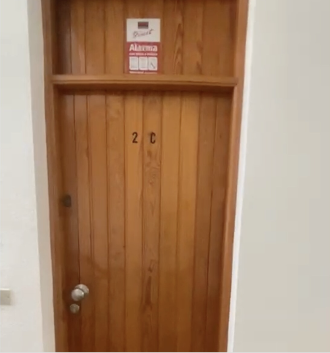 4.	Your apartment is 2C, clearly marked on the door. Welcome to Seaside Studios, and enjoy your stay! 😊