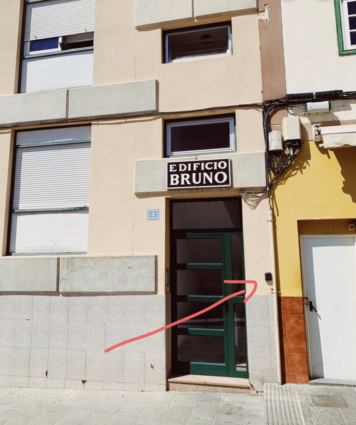 1.	Please go to Paseo Jorge Ledesma 4, Edificio Bruno, Los Cristianos.