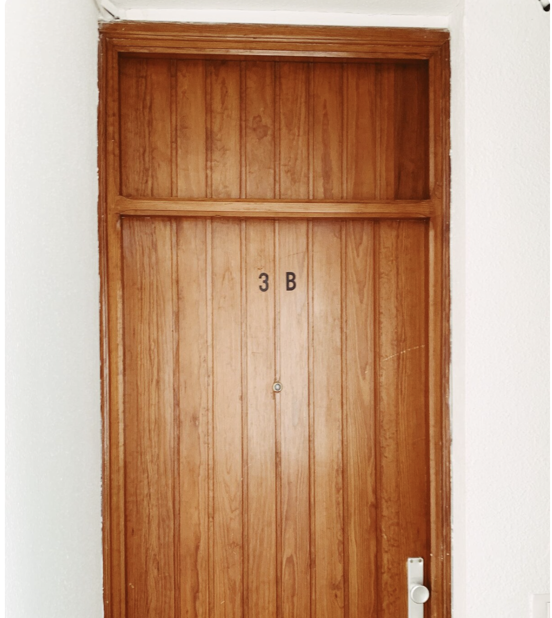 4.	Your apartment is 3B, clearly marked on the door. Welcome to Seaside Studios, and enjoy your stay! 😊