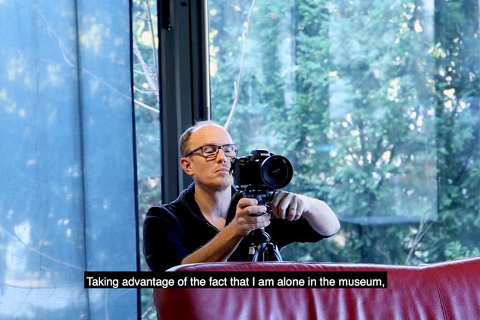 The (Invisible) Art of Documenting Art, 2019 (video stilll)