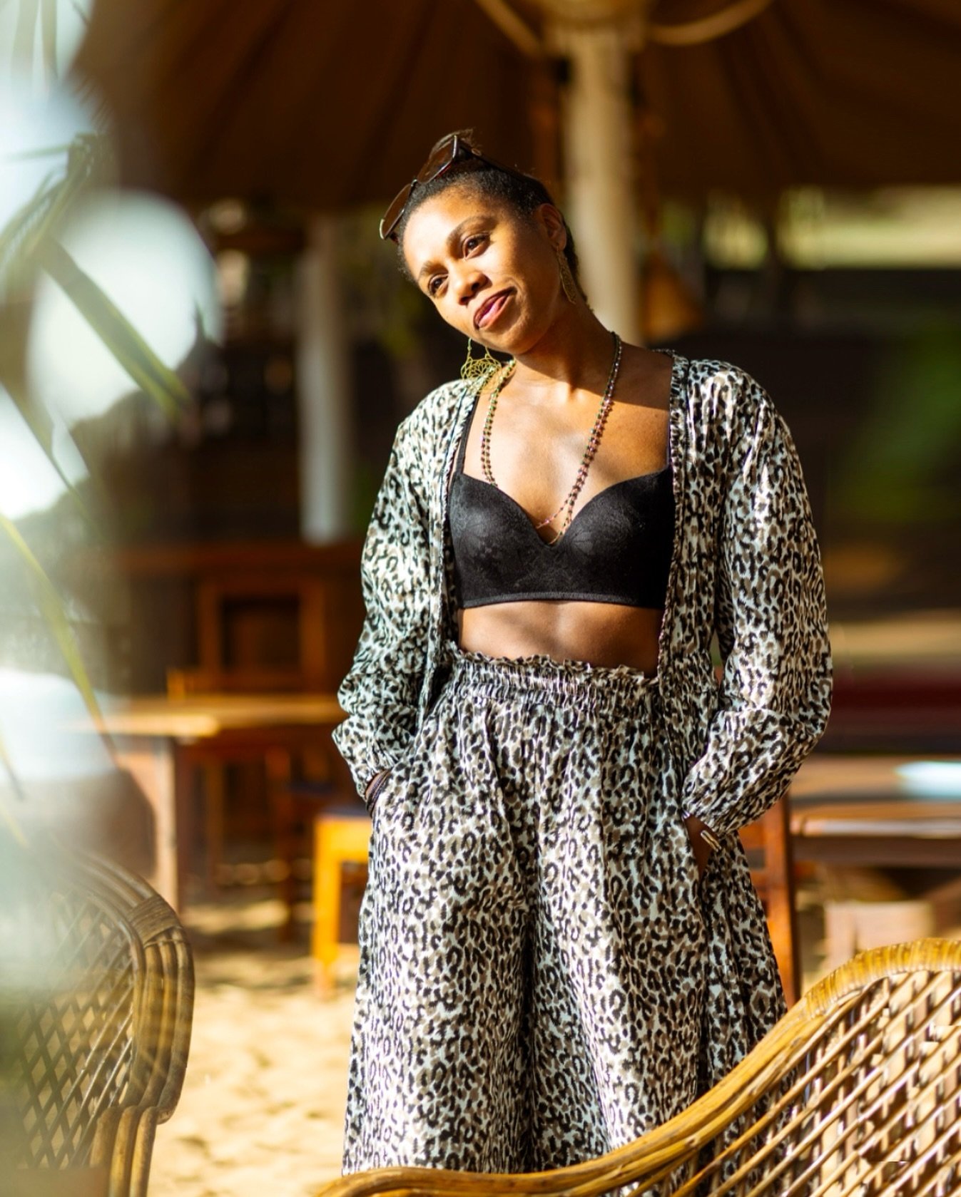 🐆 on the beach 💖 our beautiful @ayshabellwellness in our crystal dress and pants 💖💖 

📸: @mosalikstudios 

#organiccotton #beachlife #sunshine #blockprint