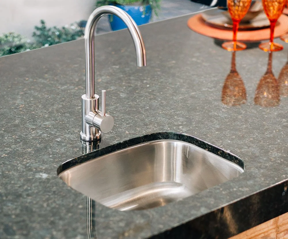NOVO19SINK-Undermount-Sink-360-Degree-Hot-Cold-Faucet-Basin-Built-In-Lifestyle.jpg