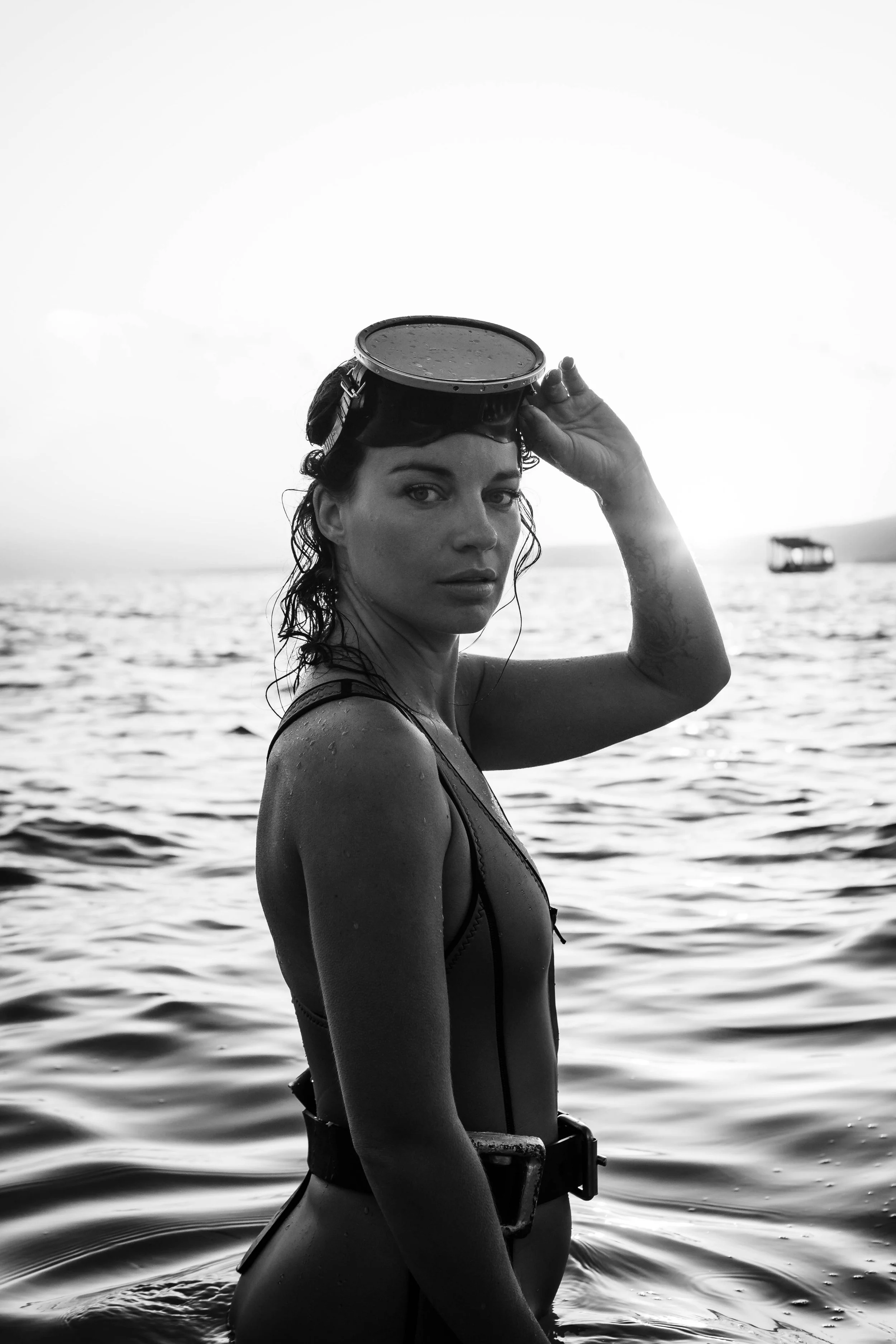 Zoe in silber b&w.jpeg