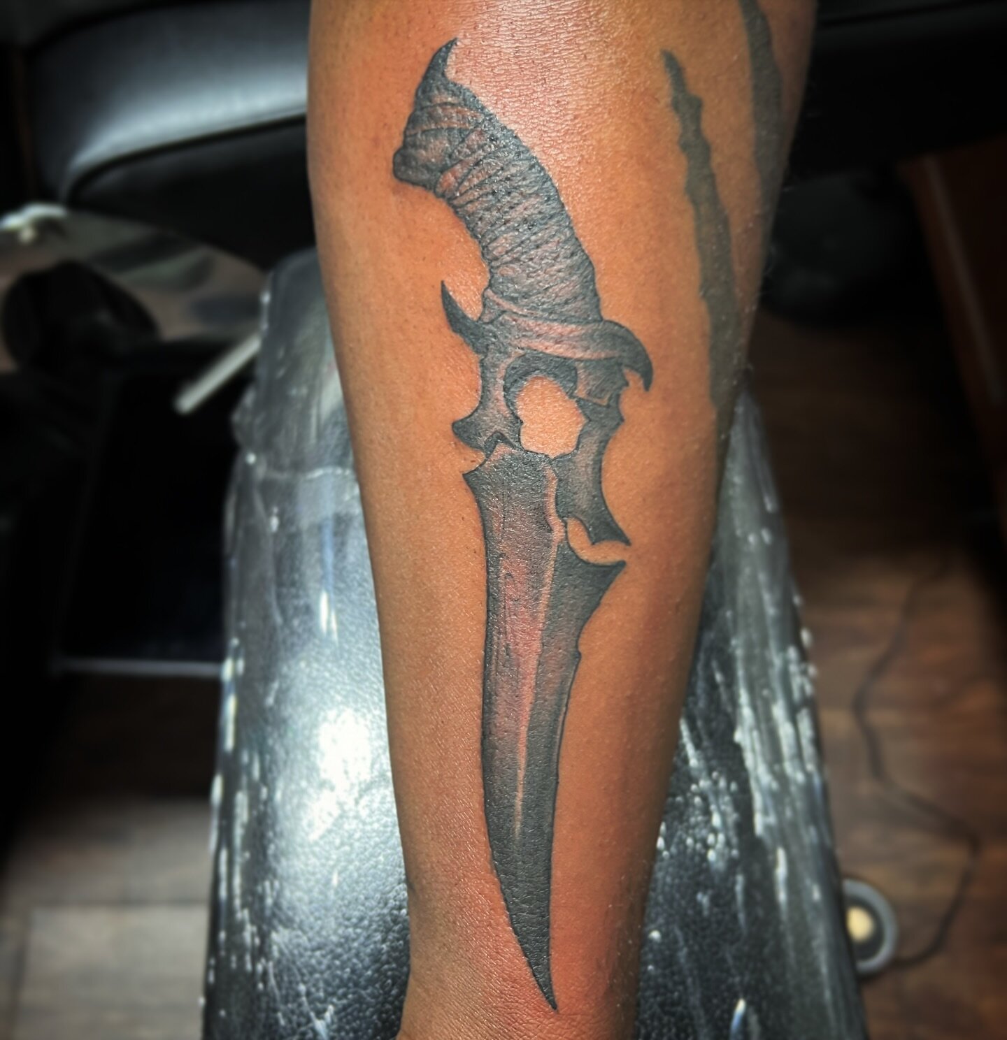 Sacrificial dagger lookin&rsquo; ass bol
.
.
.
#neotradtattoo #neotraditional #neotraditionaltattoo #tattoo #neotrad #tattoos #tattooideas #tattooed #tattooart #neotraditionaltattoos #inked #neotradsub #tattooartist #ink #tattoomodel #tattoodesign #n