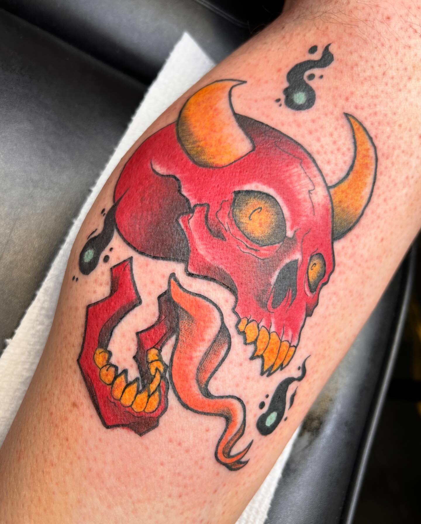 Listening to DnD podcasts inspired me to revive my flaming skull boy! Thank you @lennymakesdranks for letting me do whatever I wanted 😇
.
.
.
.
#neotradtattoo #neotraditional #neotraditionaltattoo #tattoo #tattoos #tattooideas #tattooed #tattooart #