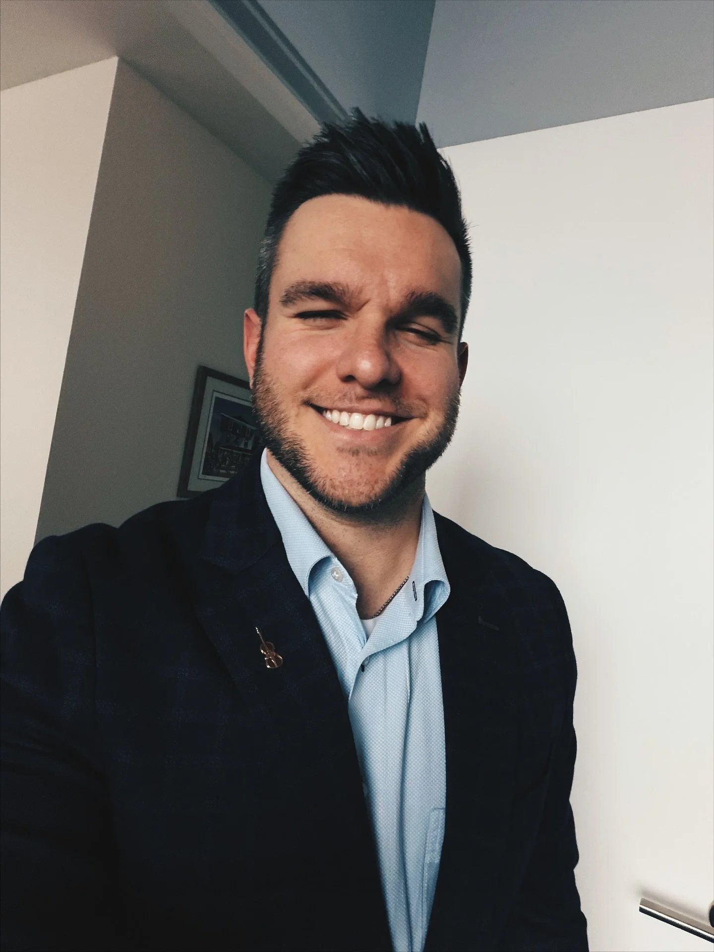 🤠 All cleaned up for the @CMA Awards &mdash; tonight will be a night to remember! The #CMAawards celebration begins at 8/7c on @ABC and next day on @Hulu! Look for me in the crowd!

#CMA #Nashville #CountryMusic #HoldynBarder #CountryMusicAwards #Lo