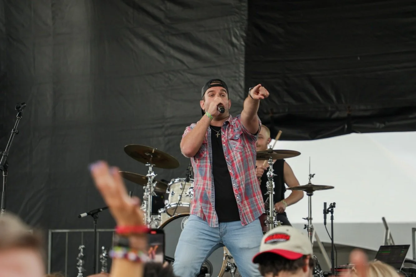 Y&rsquo;all ready to send it with me? 🔥

📸: @photos.by.2b
#HoldynBarder #CountryMusic #NewChapter