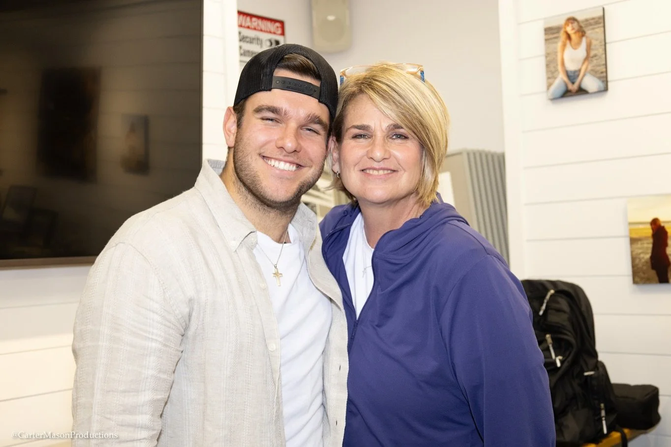 HAPPY MOTHER&rsquo;S DAY TO MY BEAUTIFUL MOM AND ALL THE MOMS OUT THERE! 🌹❤️ LOVE YOU! @KimberlyBarder #MothersDay #GodBlessMyMama