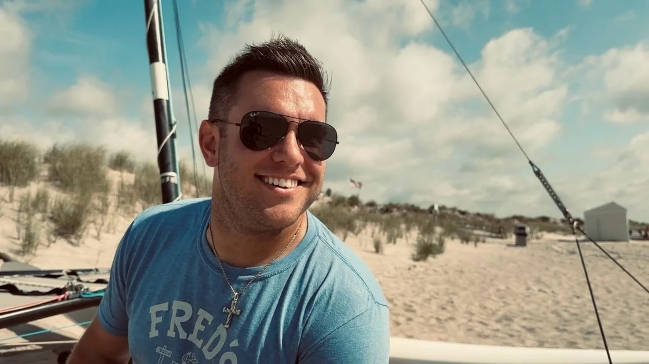 🌊 There&rsquo;s something about a girl who&rsquo;s saltwater pretty&hellip; My new song &ldquo;Saltwater Pretty&rdquo; is OUT NOW! Link in bio.

#holdynbarder #countrymusic #newmusic #saltwaterpretty #beachmusic