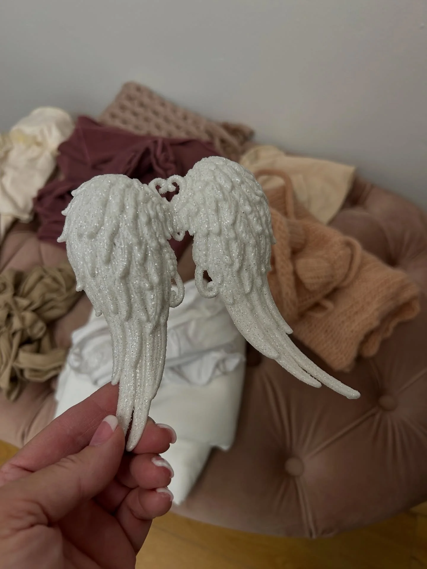 💝One week of pure magic 💝
There&rsquo;s something incredibly precious about capturing first days of life &ndash; the tiny fingers, the sleepy sighs, the way the whole world seems to pause for just a moment.
This morning I had the honor of photograp