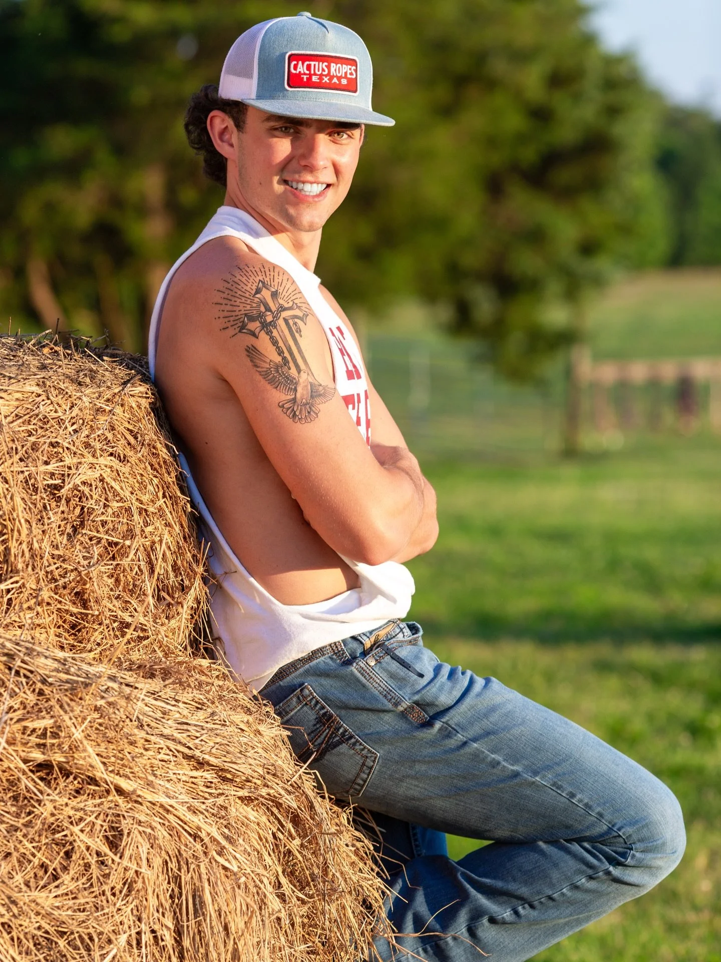 Your senior year is unlike any other &mdash; and your portraits should be too. 📸
This is your moment to be completely YOU. Whether that&rsquo;s golden hour on a hay bale, a Cactus Ropes hat, and your favorite jeans&hellip; or something totally diffe