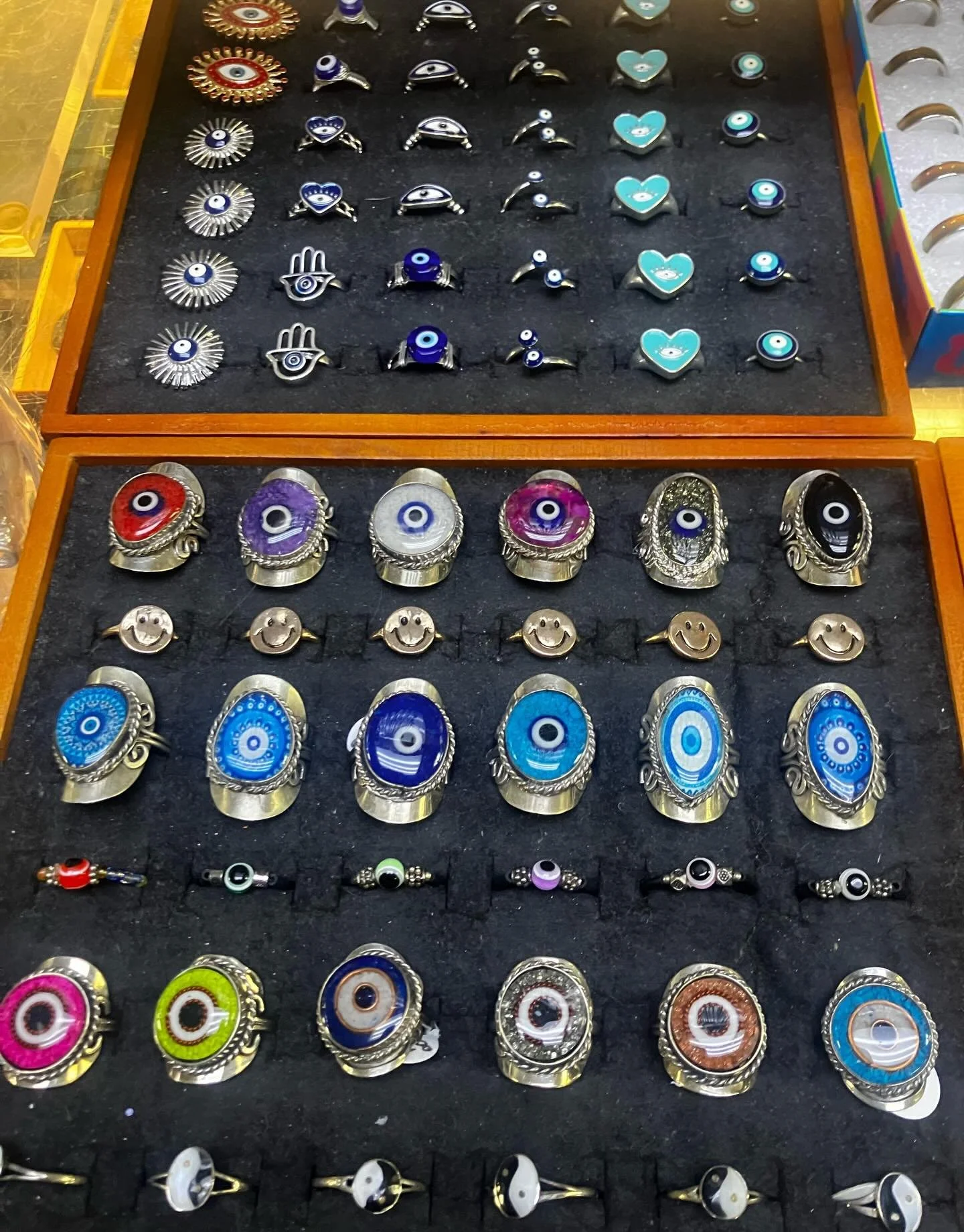 Looking for Holiday gifts? Make sure to shop local and drop by @ritualartsallston on Harvard Ave for some unique decor, candles, jewelry and assorted gifts!