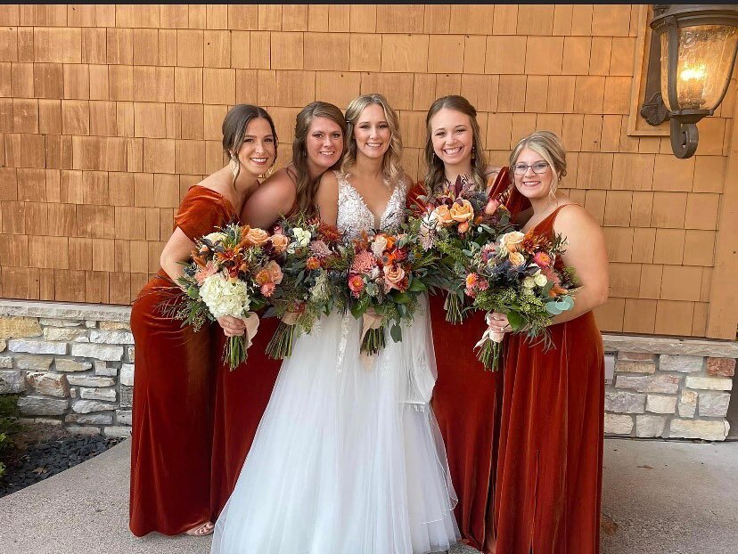 Sami 🥺. I&rsquo;ve been so lucky to get to be apart of so many of your special days.  Thank you for having me for this one too! I love your family and group of friends! #kelseybickellmakeup #mnmakeupartist #mnbridalmakeup #mnonsitemakeup