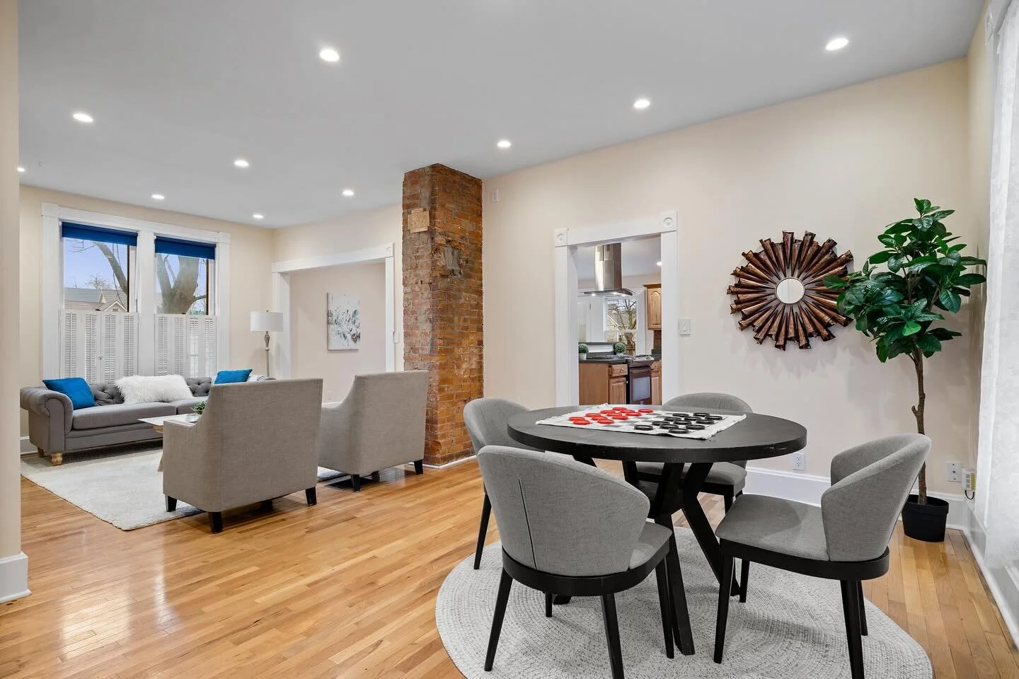 ♟️You&rsquo;ve gotta *check* out this new photo session we just wrapped up in Indy! 🎬

📍989 Woodruff Pl E Dr Indianapolis, IN 
Listed by: @robmager_exprealty 
Photos &amp; Video: Peregrine One 

https://peregrineone.hd.pics/989-Woodruff-Pl-E-Dr

Ph