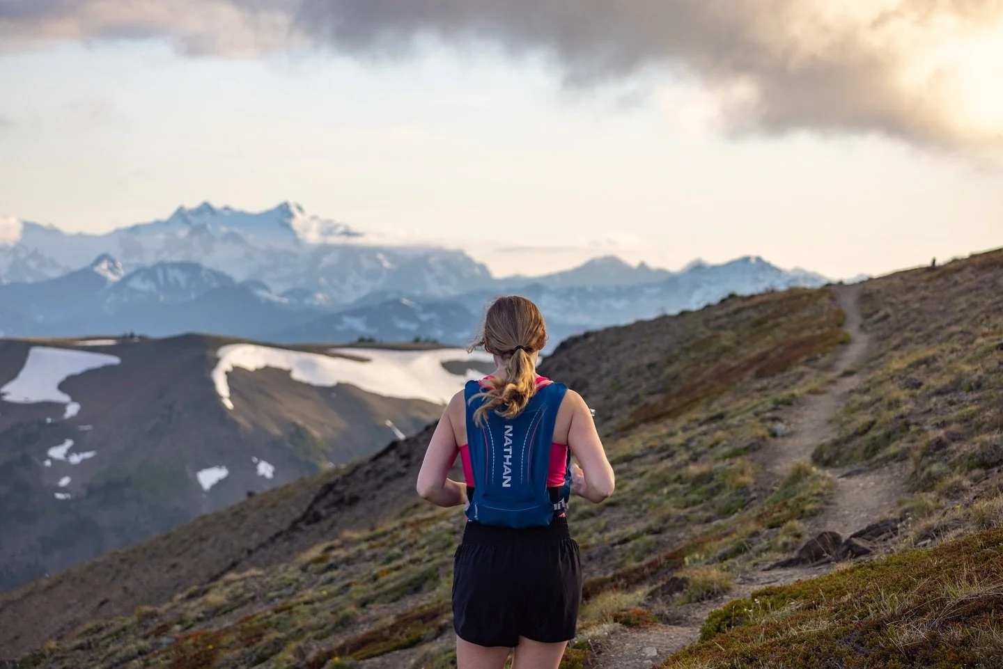 Took my camera out for a &ldquo;trail run&rdquo; between Obstruction Point and Deer Park. Hard to call it an actual trail run when you stop as much as I did to take pics. 

#TrailRun #olympicnationalpark #sunset #mountolympus #wildlife