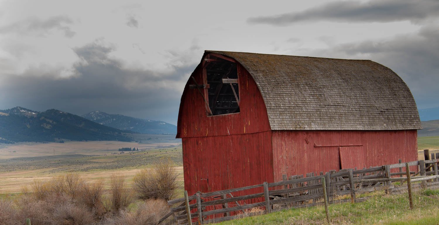 Montana_Arch_Red_Barn.jpg