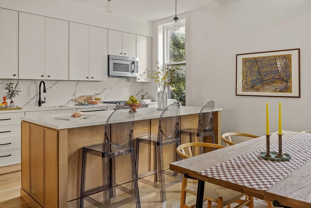 A Place to Gather 🥧 

We staged this kitchen for a large swath of potential buyers. A bar tray for the aspiring entertainer, pasta and cookbooks for the passionate home cook, ample seating for a growing family - these are all carefully-considered ch