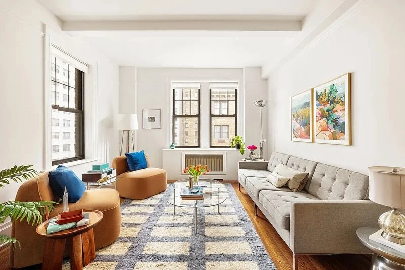 The No. 1 quality staging brings to a home is warmth ☀️

In a sea of white-painted boxes and hardwood floors, it&rsquo;s the thoughtful addition of color, texture, and dimension that makes properties stand out on the market. 

We fell in love with th