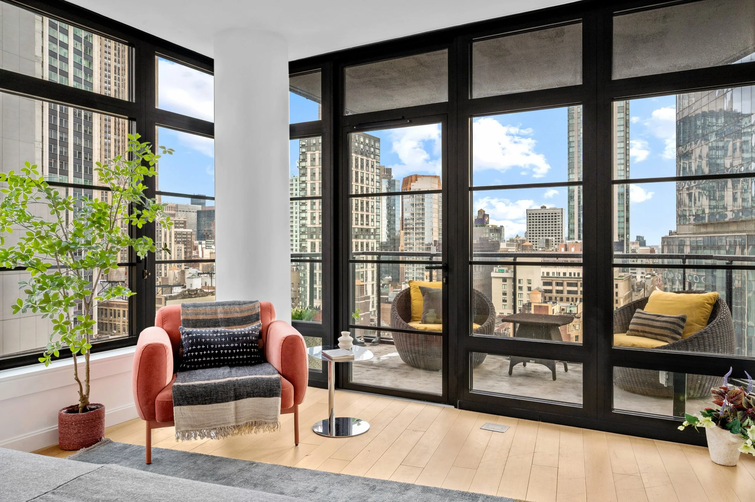 Coffee and pastries on us, 1:30-3:30 today!

Take a break in the penthouse 😌☕️

Address: 50 W 30th St PH1
Agent: @gabriellamichin 
Asking: $5.75M

#popofcolor #homestagingworks #homestagingnyc #apartmentstagingnyc #interiordesıgnideas
