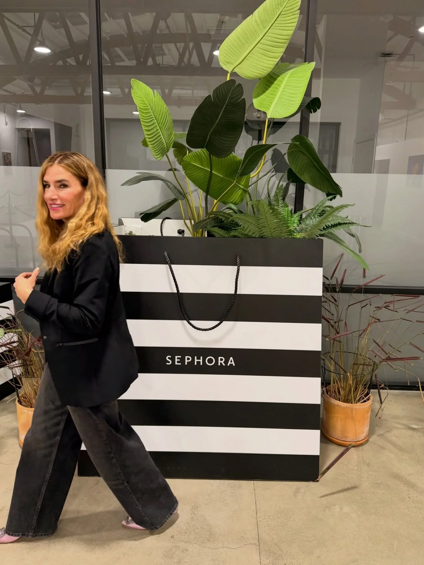 Life lately! 
- Entered 2026 in a new home and city!
- Saw myself on a billboard in Times Square (pinch me moment!)!
- @itsmessy Recovery Hair Mask launched at @Sephora
- Took a quick trip to LA and had the best stay at @palisociety