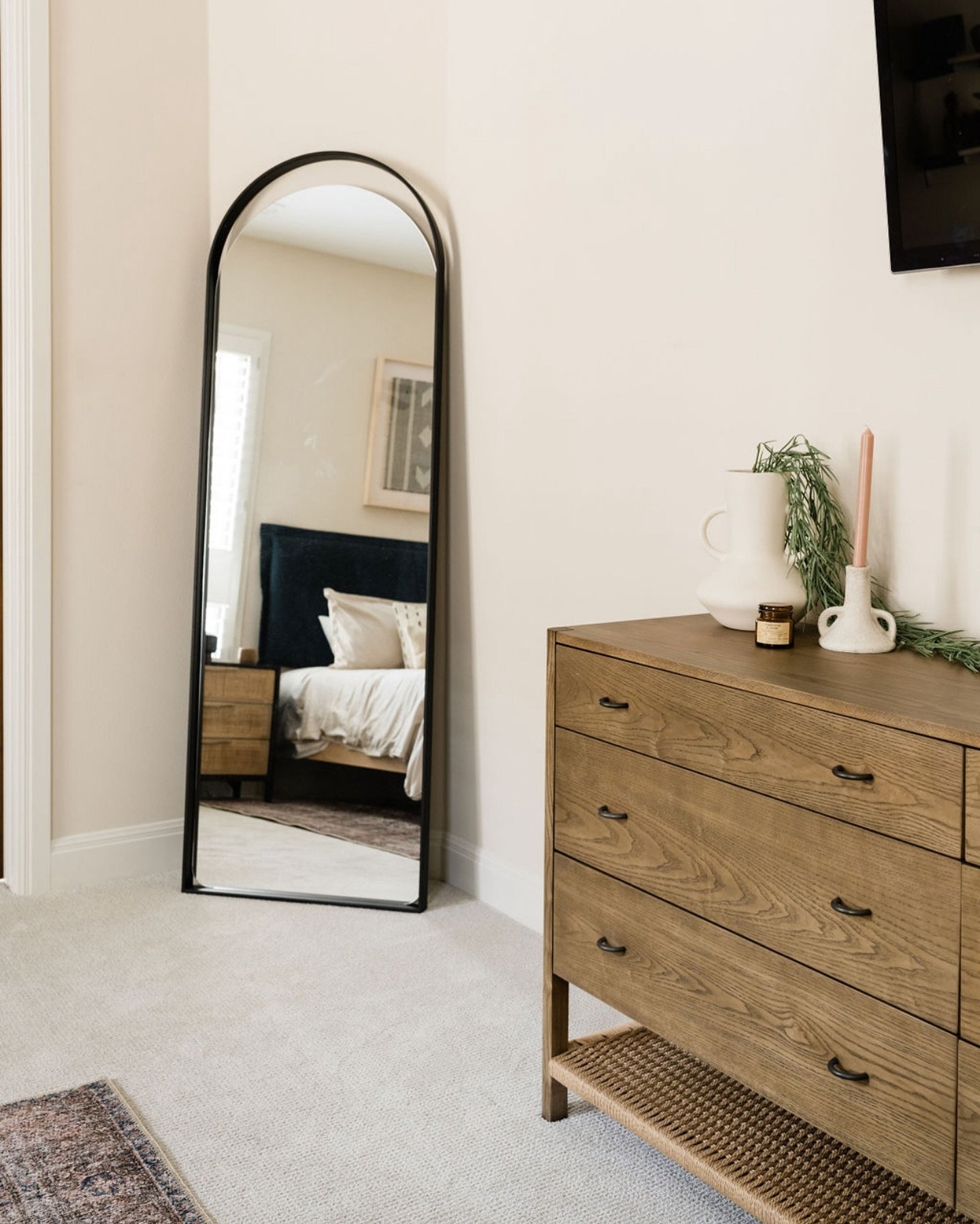 A floor mirror is always a must for me when designing a primary bedroom. When I was young I used to stand on top of my bathtub to check out my outfit in the bathroom mirror. The floor mirror feels easier haha!

Photo by: @madelineharperphoto 

#floor
