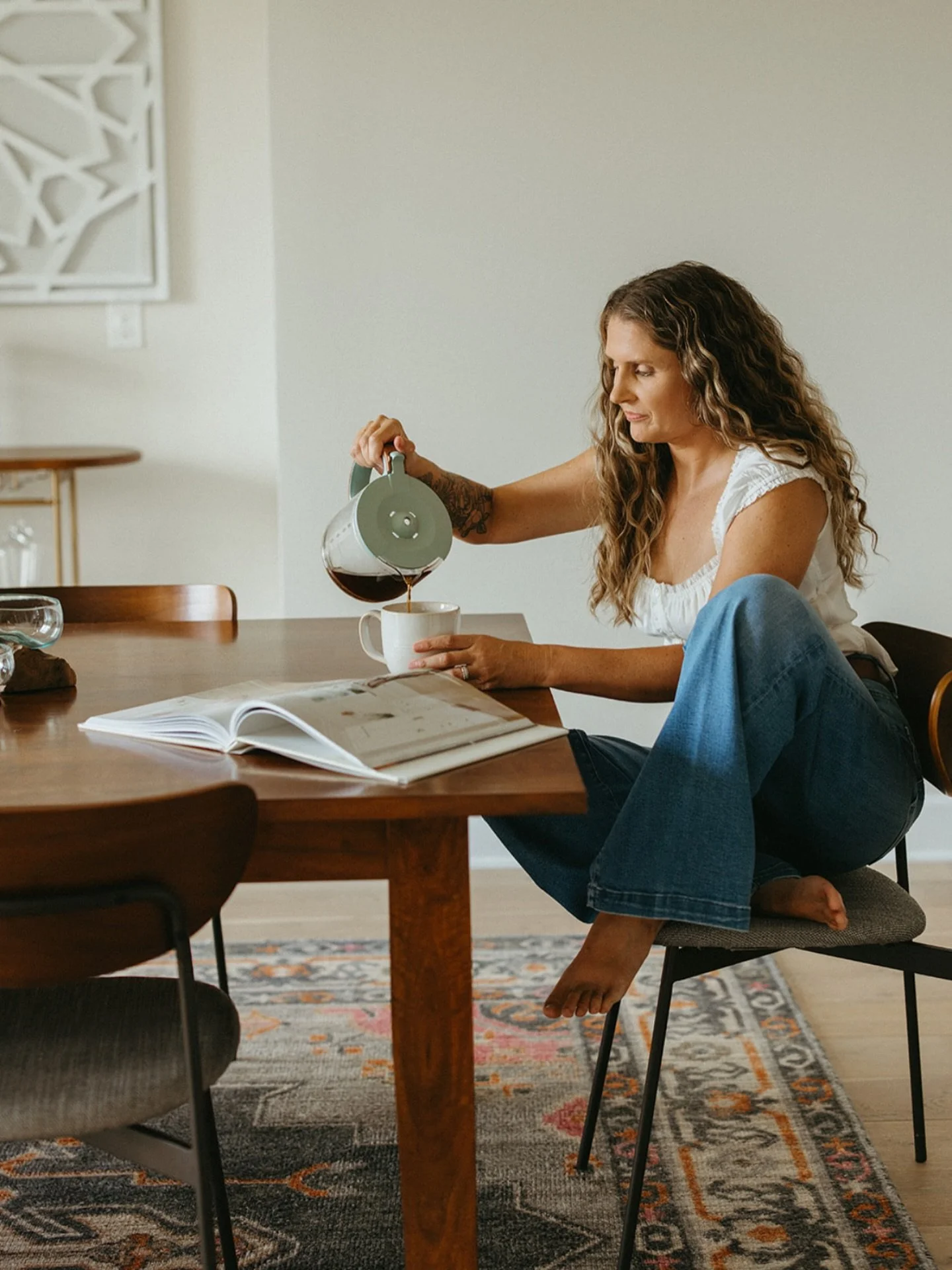 Just over here pouring myself a cup of ambition☕️ Cheers to Friday friends!

Photo by: @michellenash__