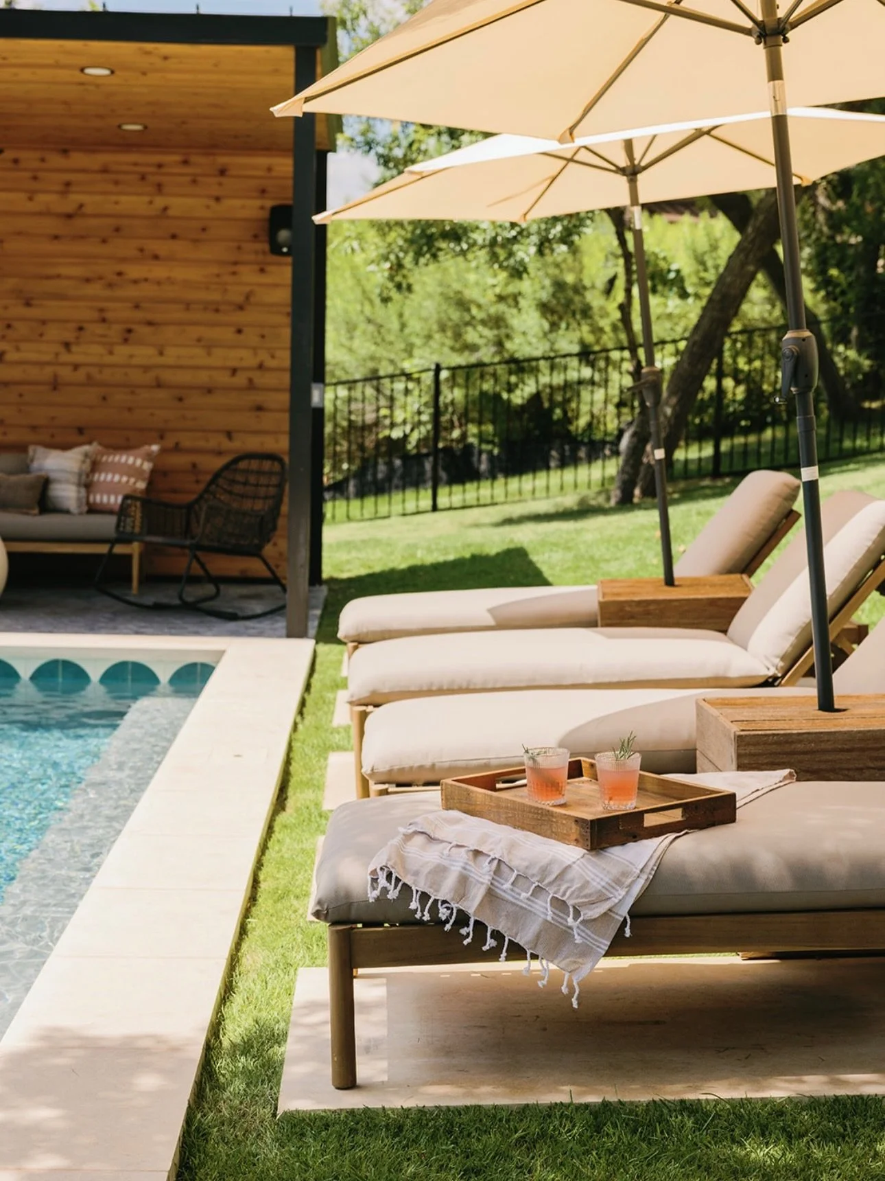 This house has slowly become such a reflection of what I love most. 

Photo One: @michellenash__ 
Photos Two, Three, and Four: @madelineharperphoto 

Tags: outdoor living, casual luxury, pool design, organic modern, living room design
