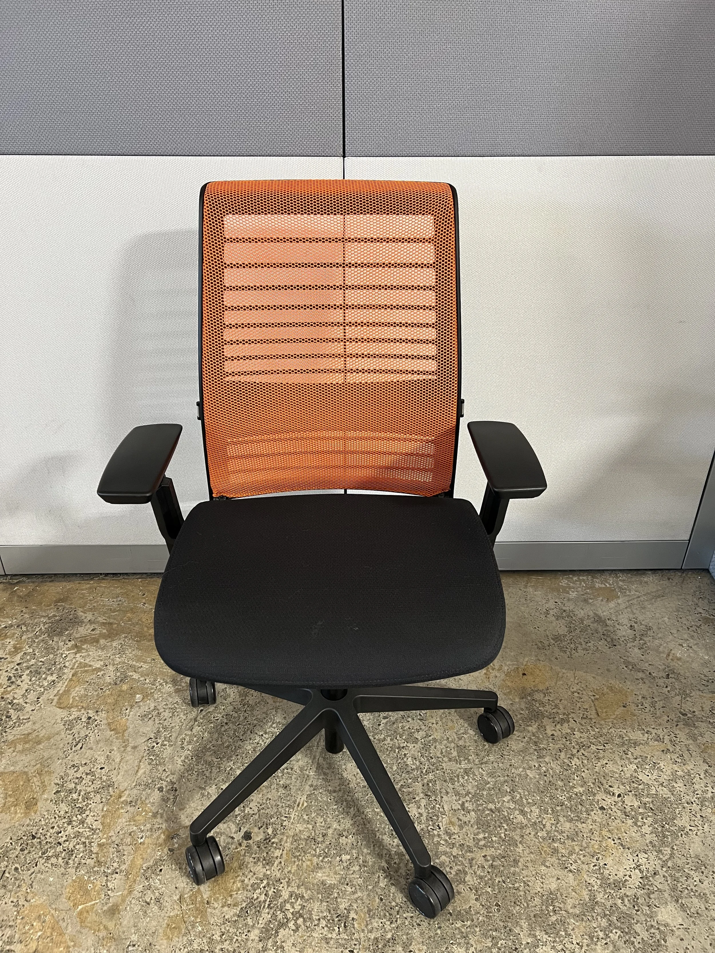 Steelcase Think V2