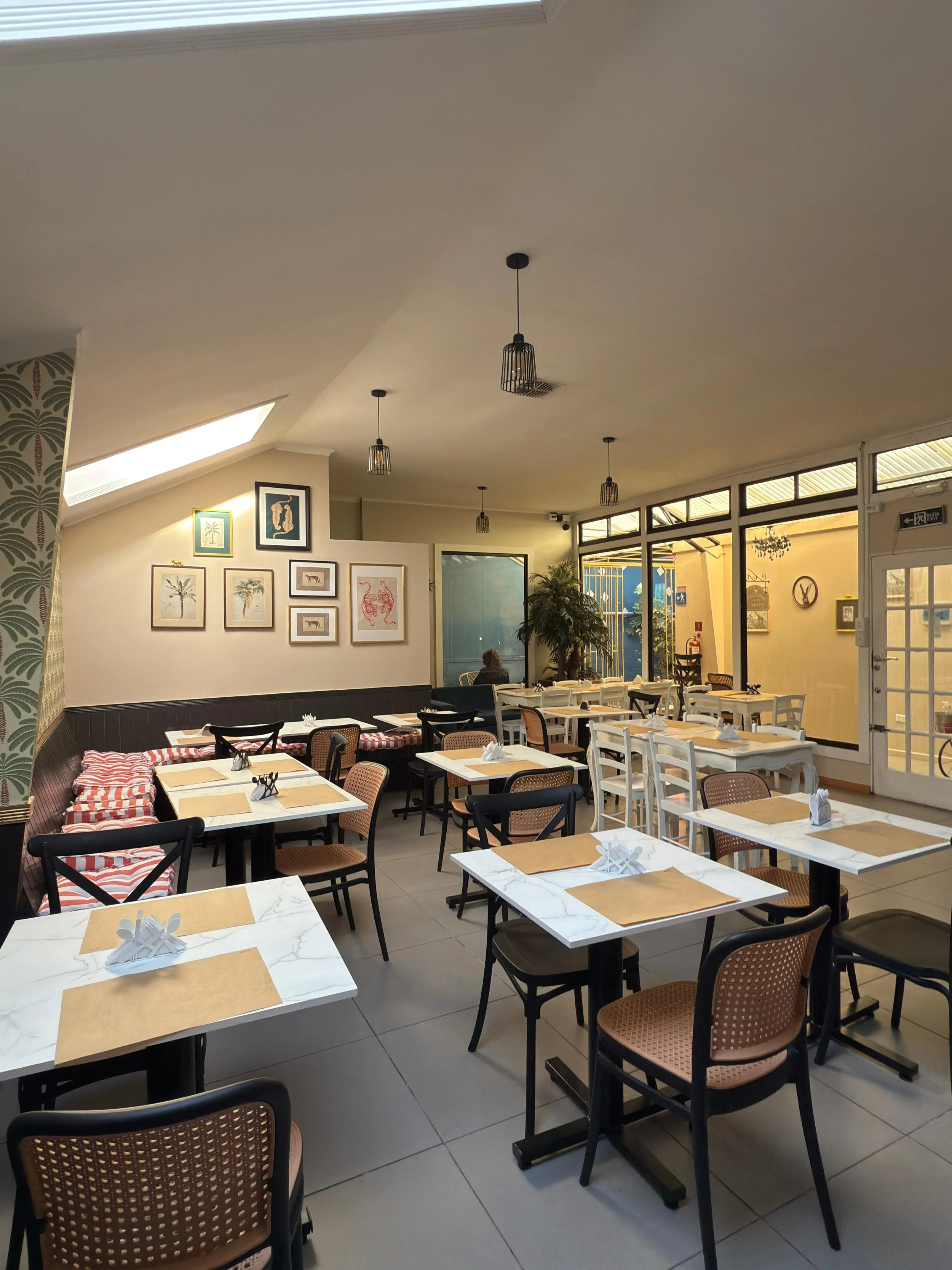 restaurante Casa Fernanda dentro del hotel, salon acogedor para diferentes tipos de eventos, desayuno, almuerzo, viña del mar