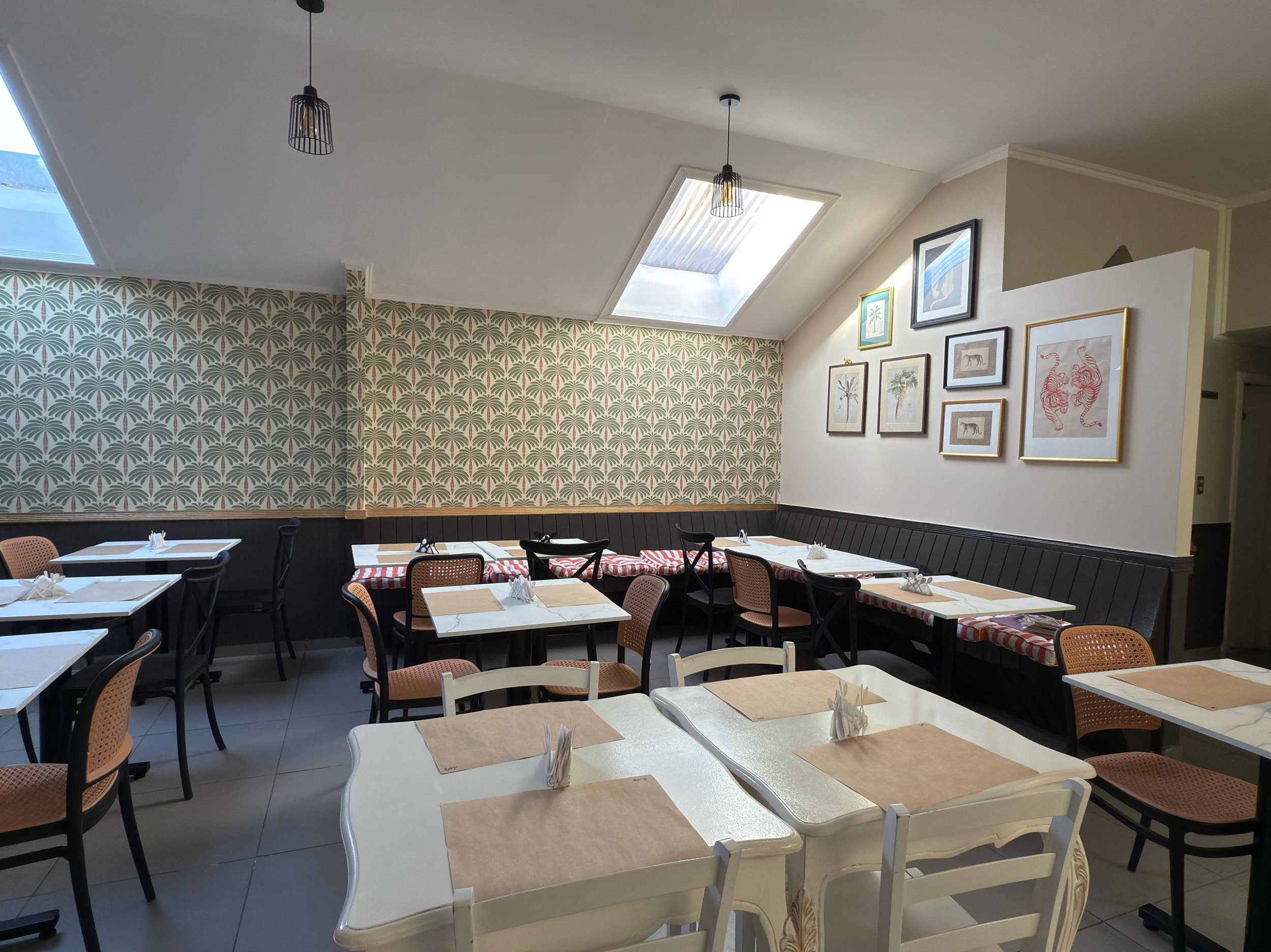 restaurante Casa Fernanda dentro del hotel, salon acogedor para diferentes tipos de eventos, desayuno, almuerzo, viña del mar